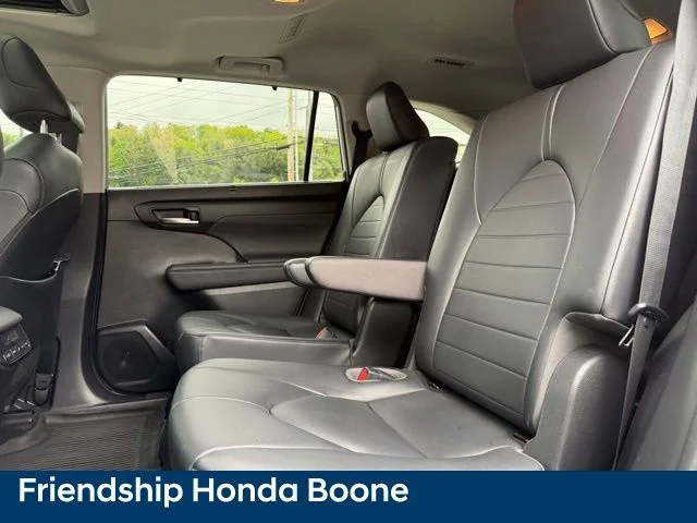Used 2020 Silver Toyota XLE image 37