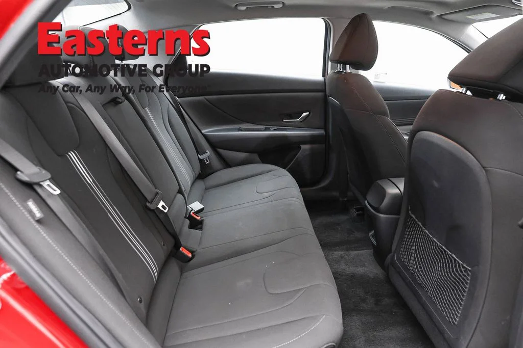 Used 2025 Red Hyundai SEL Convenience image 23