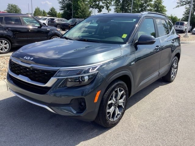 Used 2022 Black Kia EX image 1