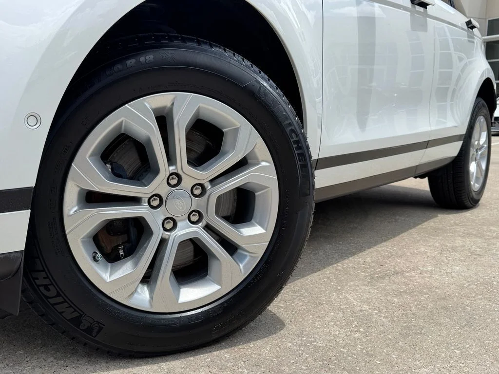 Used 2021 White Land Rover S image 2