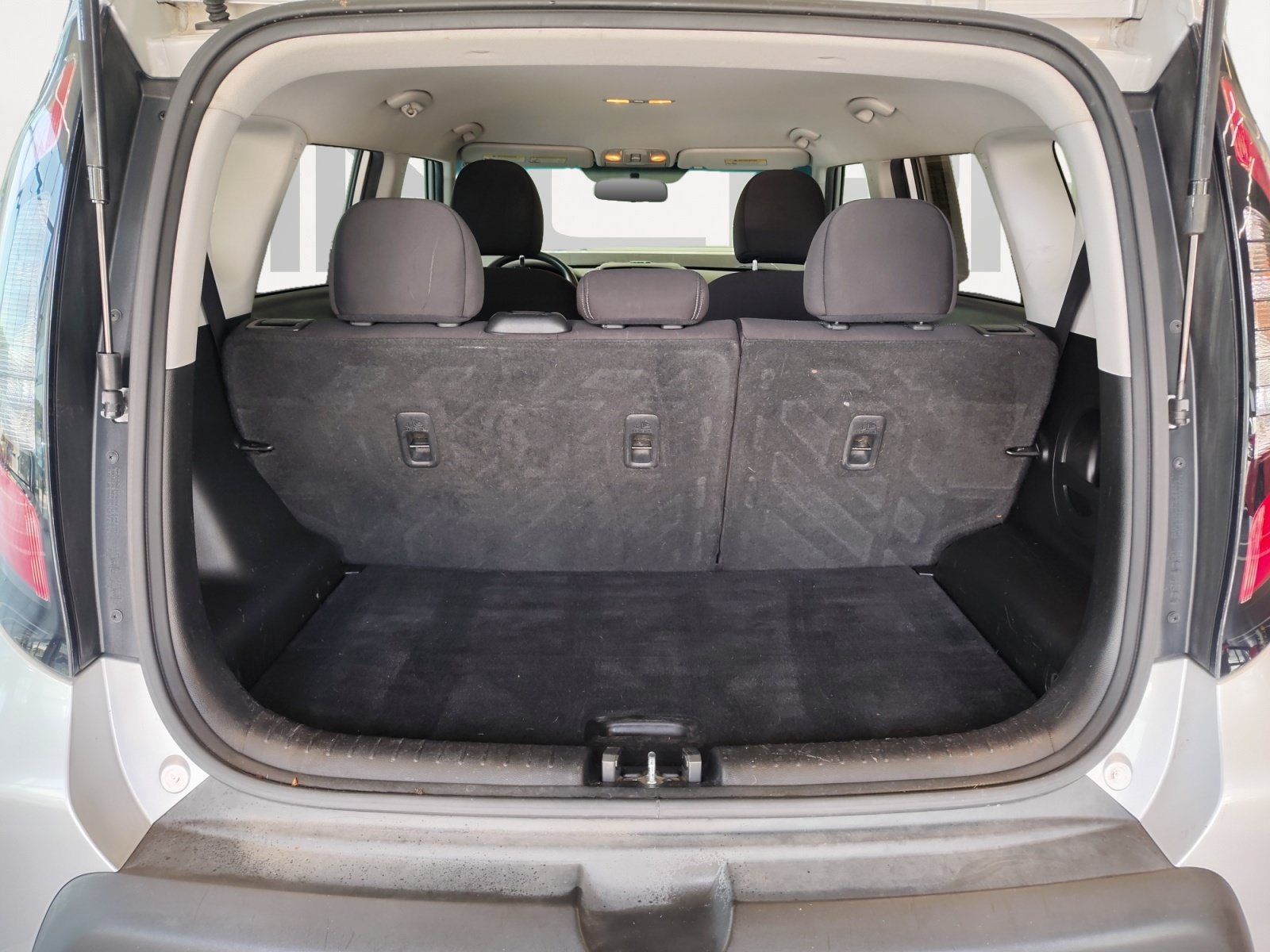 Used 2015 Bright Silver Kia Base image 13