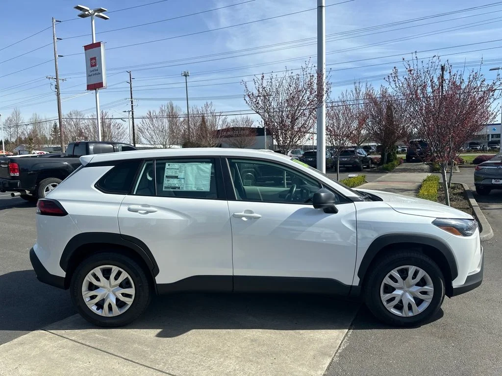 2026 Toyota Corolla Cross L - Photo 6