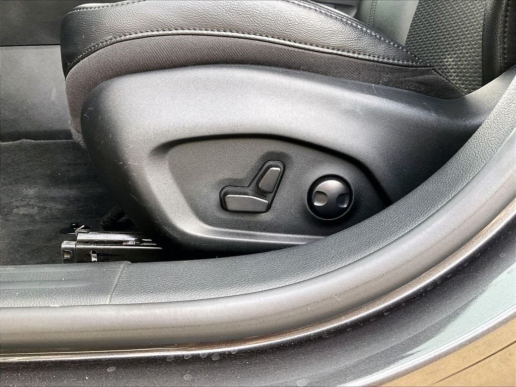 Used 2022 Gray Jeep Altitude image 27