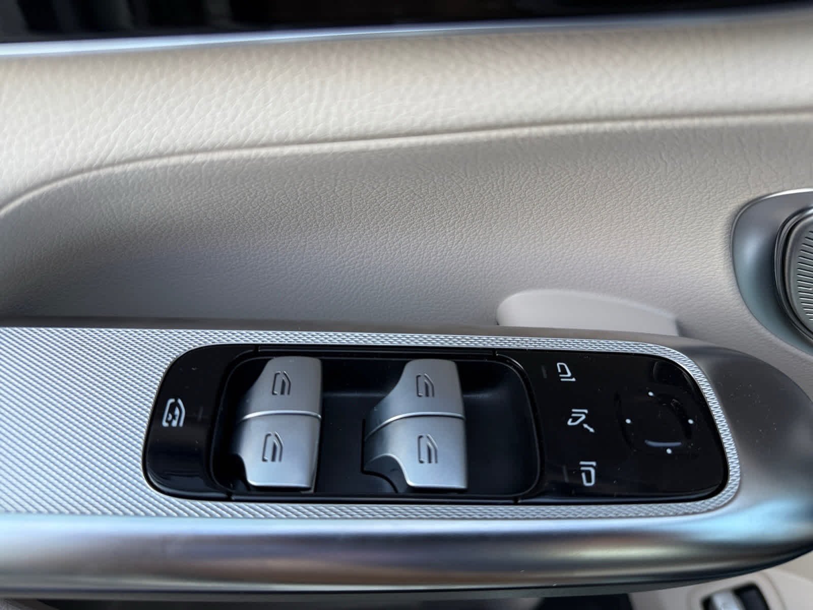 Used 2026 Polar White Mercedes-Benz GLC 300 image 28
