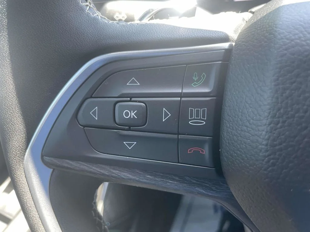 Used 2024 Silver Jeep Limited image 33