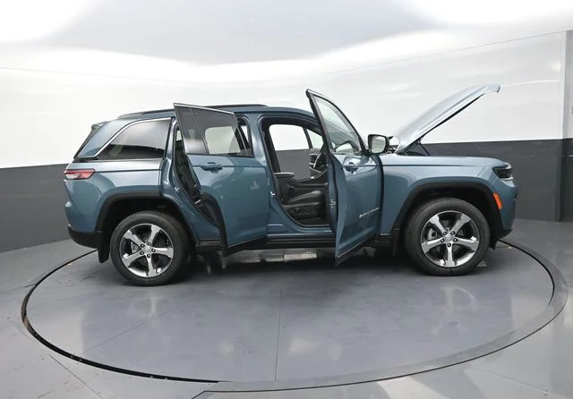 New 2026 Steel Blue Exterior Paint Jeep Limited image 36