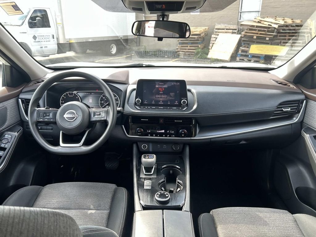 Used 2022 White Nissan SV image 20