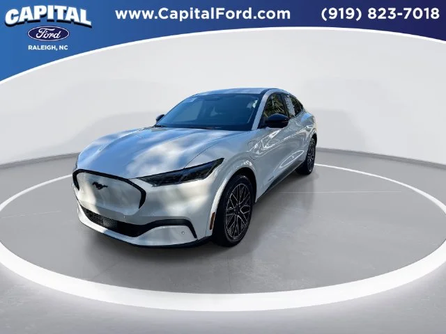 Used 2025 White Ford Premium image 4
