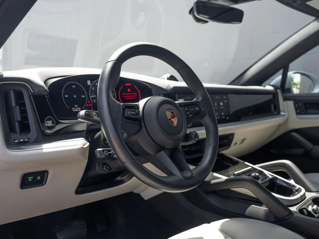 Used 2025 White Porsche Base image 4