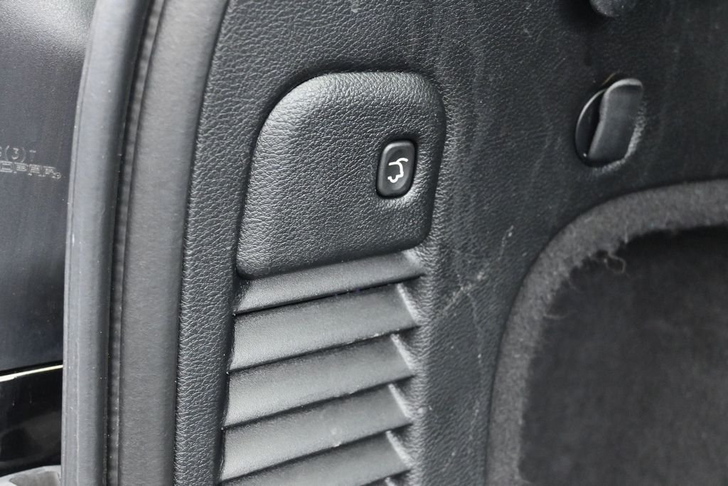 Used 2019 Black Jeep Altitude image 16