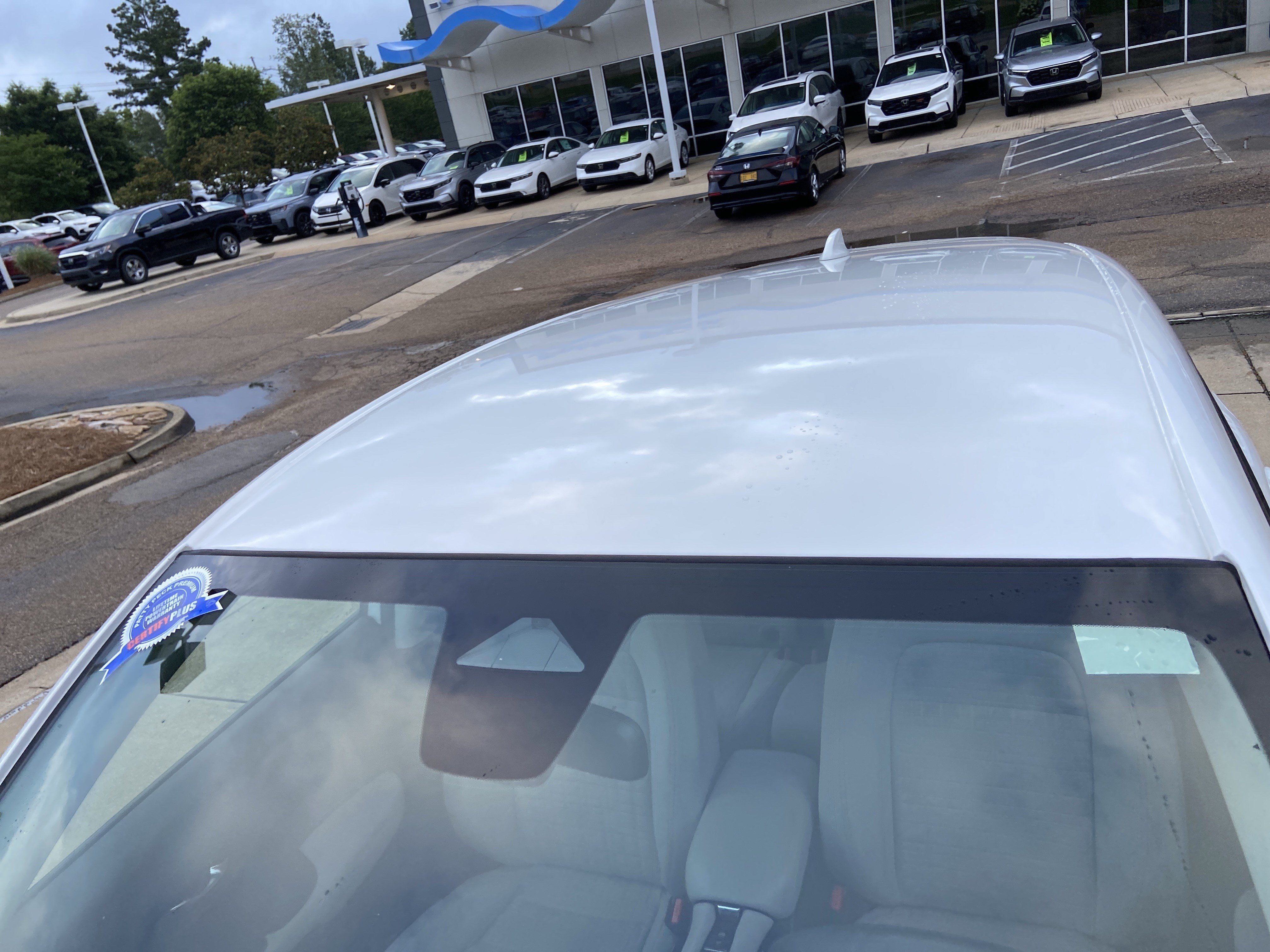 Used 2025 Platinum White Pearl Honda LX image 28