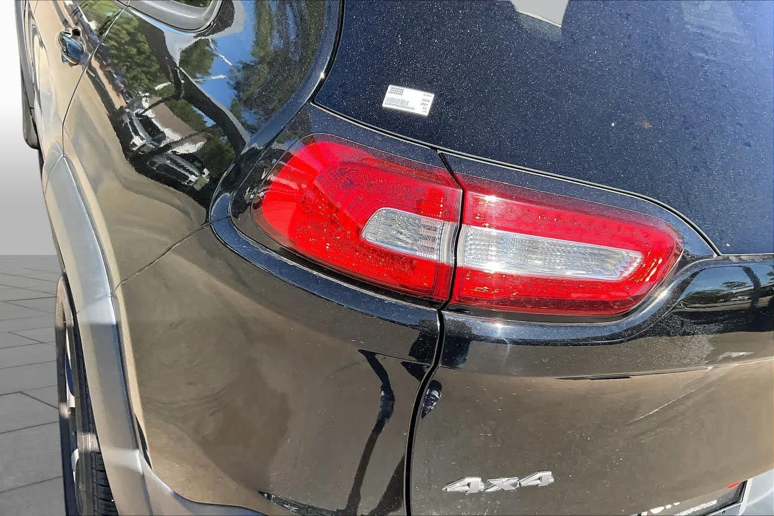 Used 2018 Diamond Black Crystal Pearlcoat Jeep Trailhawk image 28