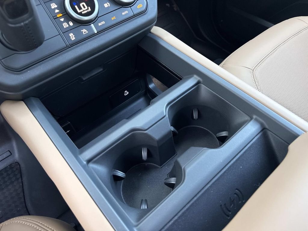 New 2026 Santorini Black Land Rover S image 27