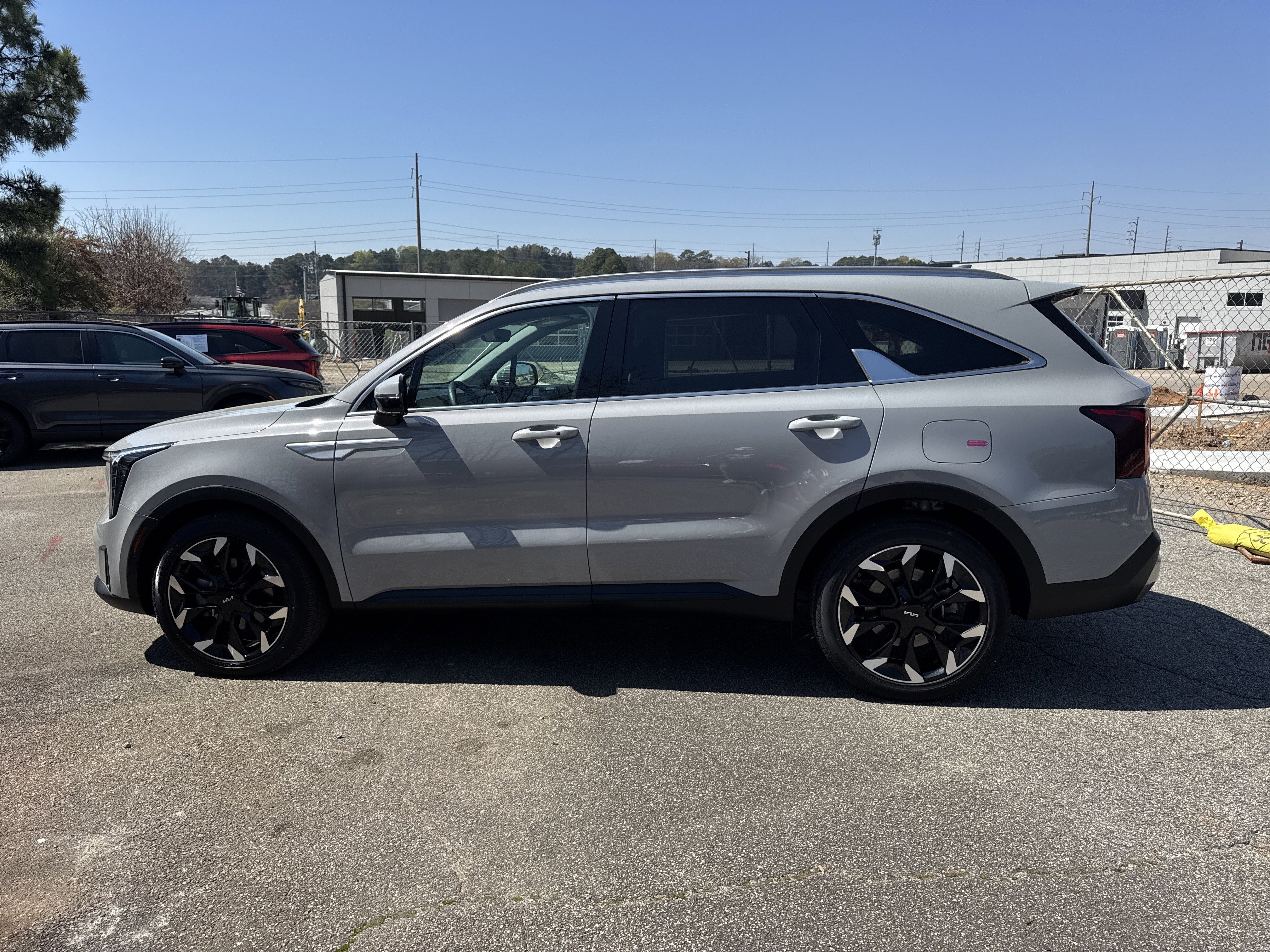 Certified Used 2025 Wolf Gray Kia EX image 4