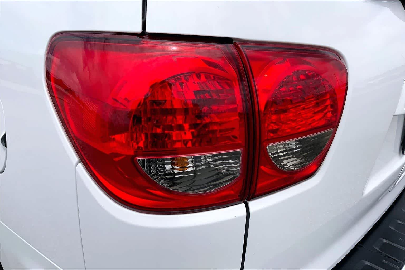 Used 2015 Super White Toyota SR5 image 27