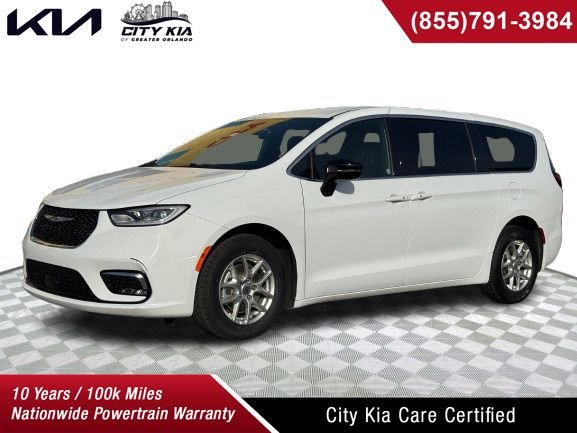 2025 Chrysler Pacifica Select's photo