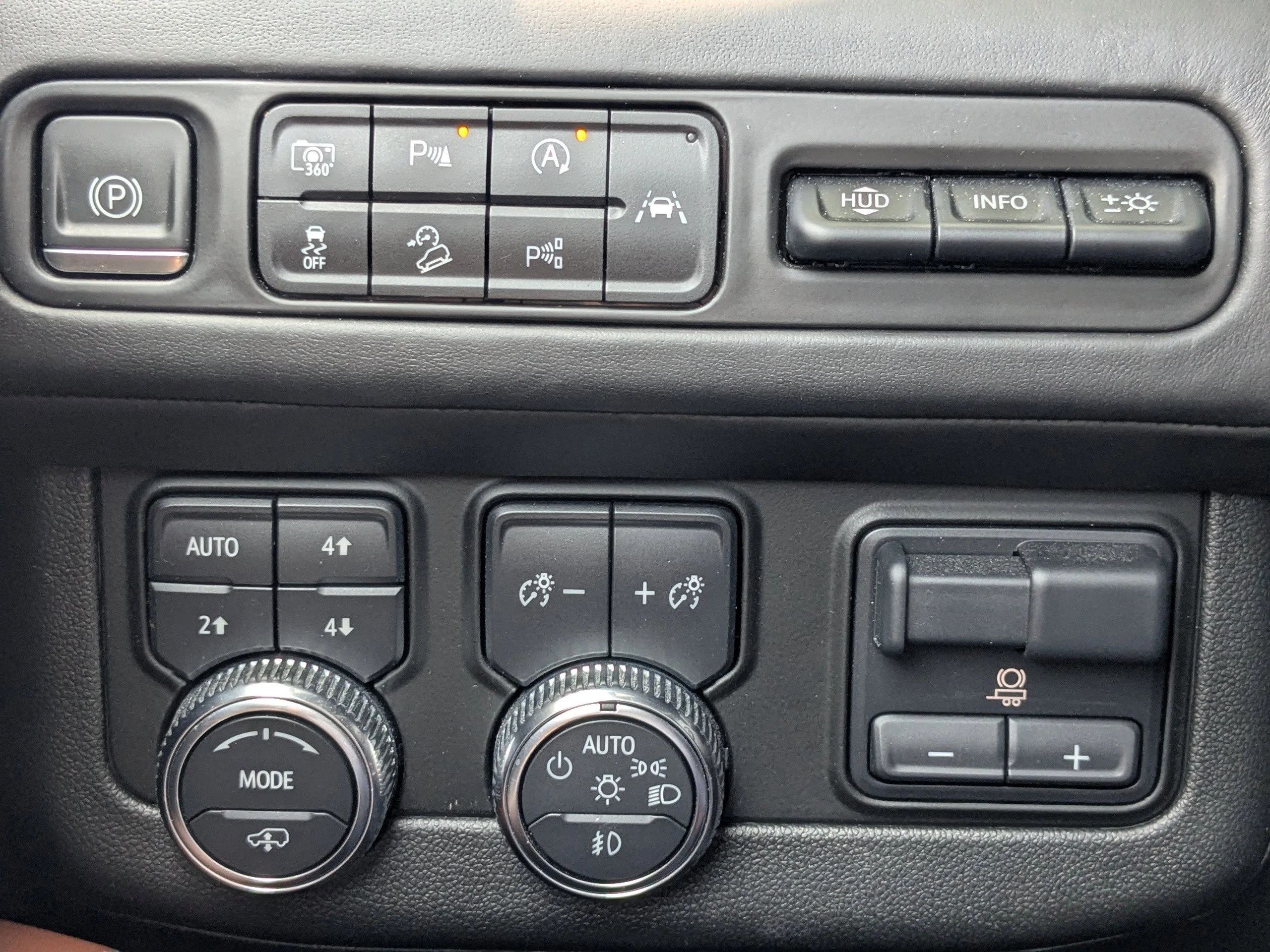 Used 2023 Onyx Black GMC Denali Ultimate image 27