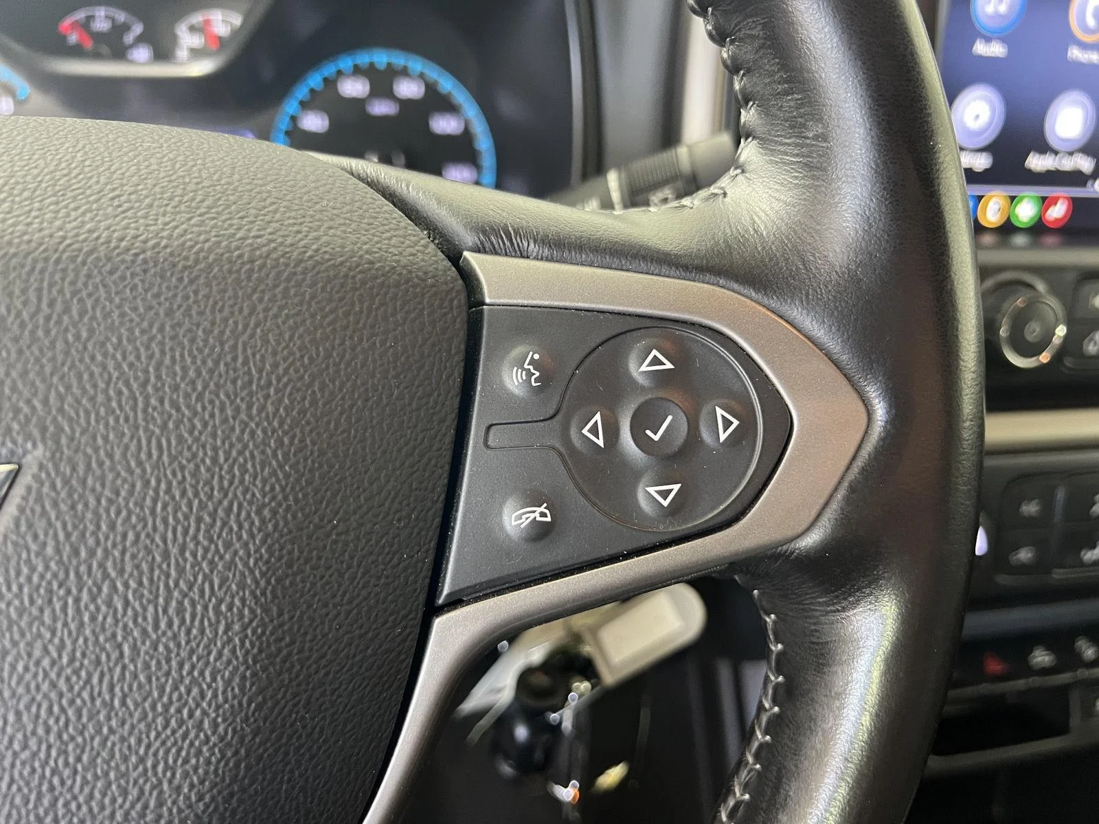 Used 2019 Pacific Blue Metallic Chevrolet Z71 image 12