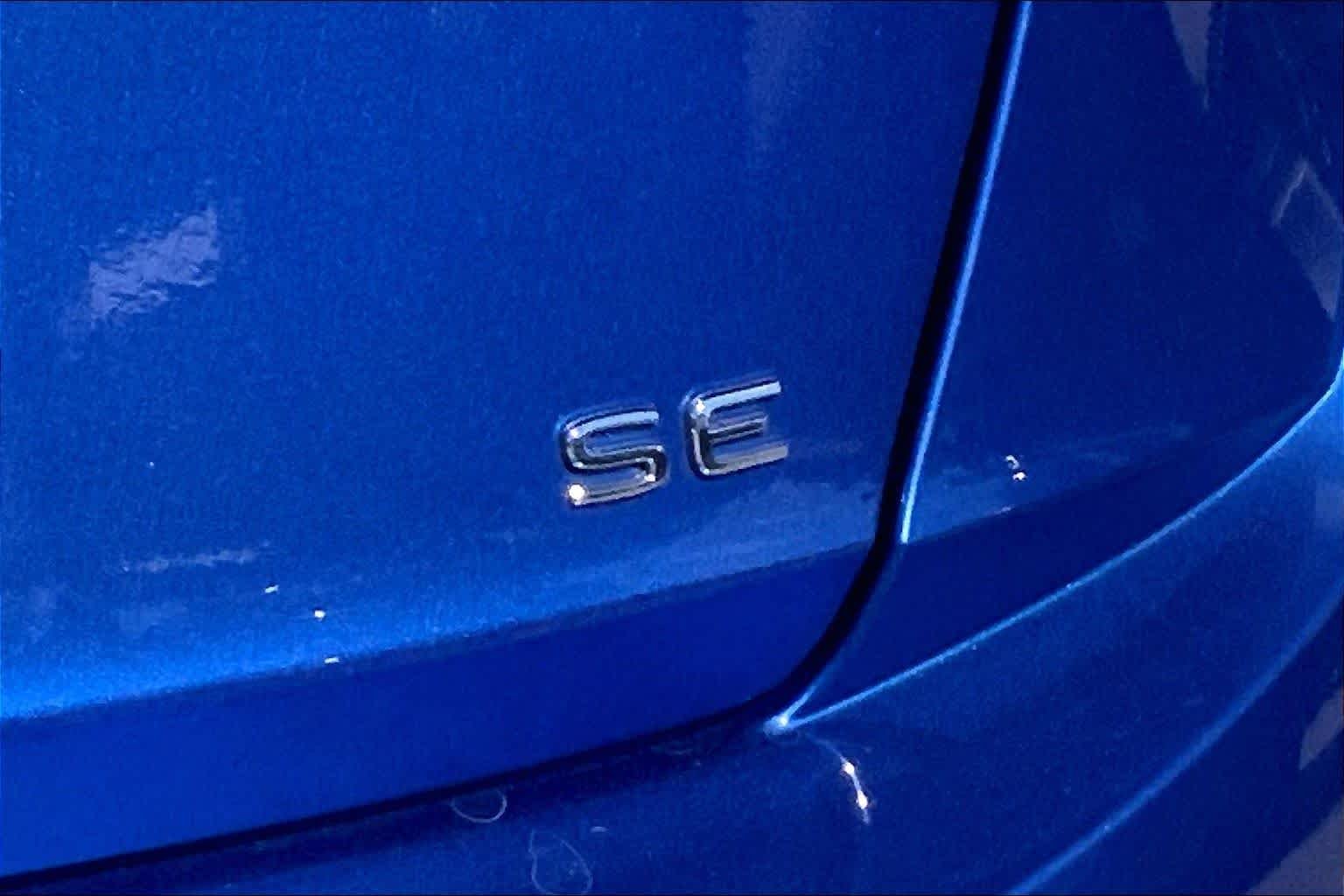 Used 2024 Rising Blue Metallic Volkswagen SE image 10