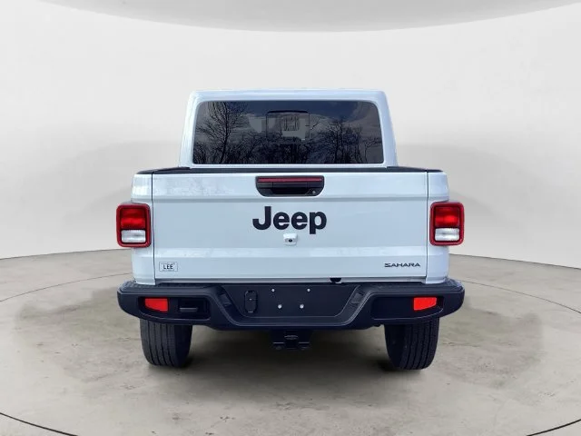 New 2026 Bright White Clearcoat Jeep SAHARA 4X4 image 4