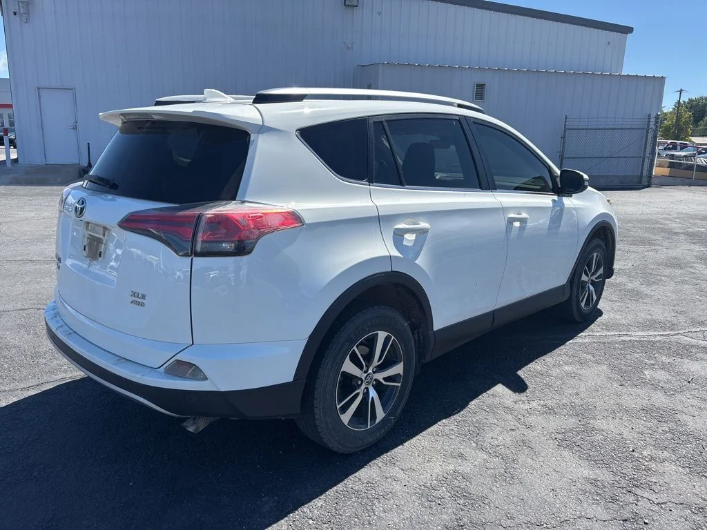 Certified Used 2018 White Toyota XLE image 4