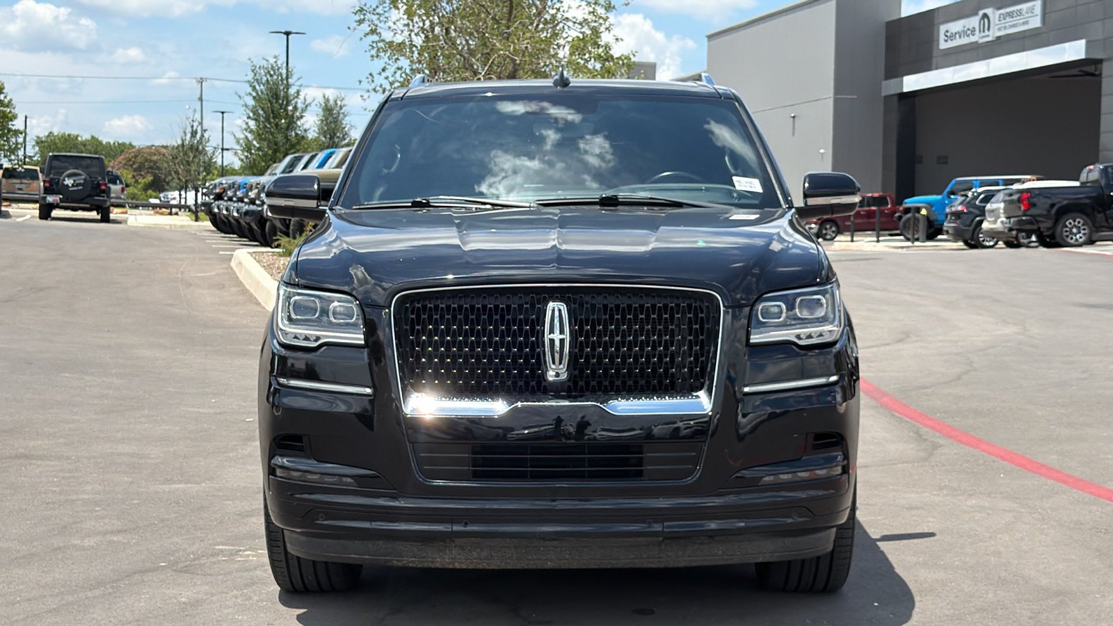 Used 2022 Black Metallic Lincoln Reserve image 2