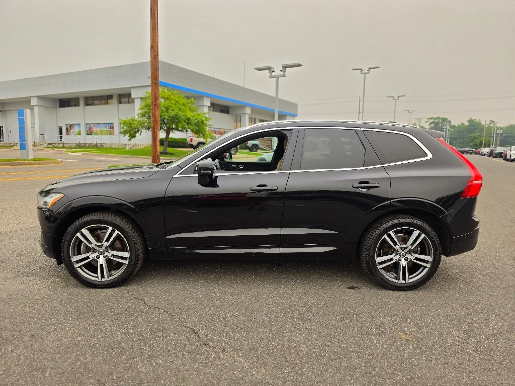 Used 2019 Onyx Black Metallic Volvo T6 Momentum image 19