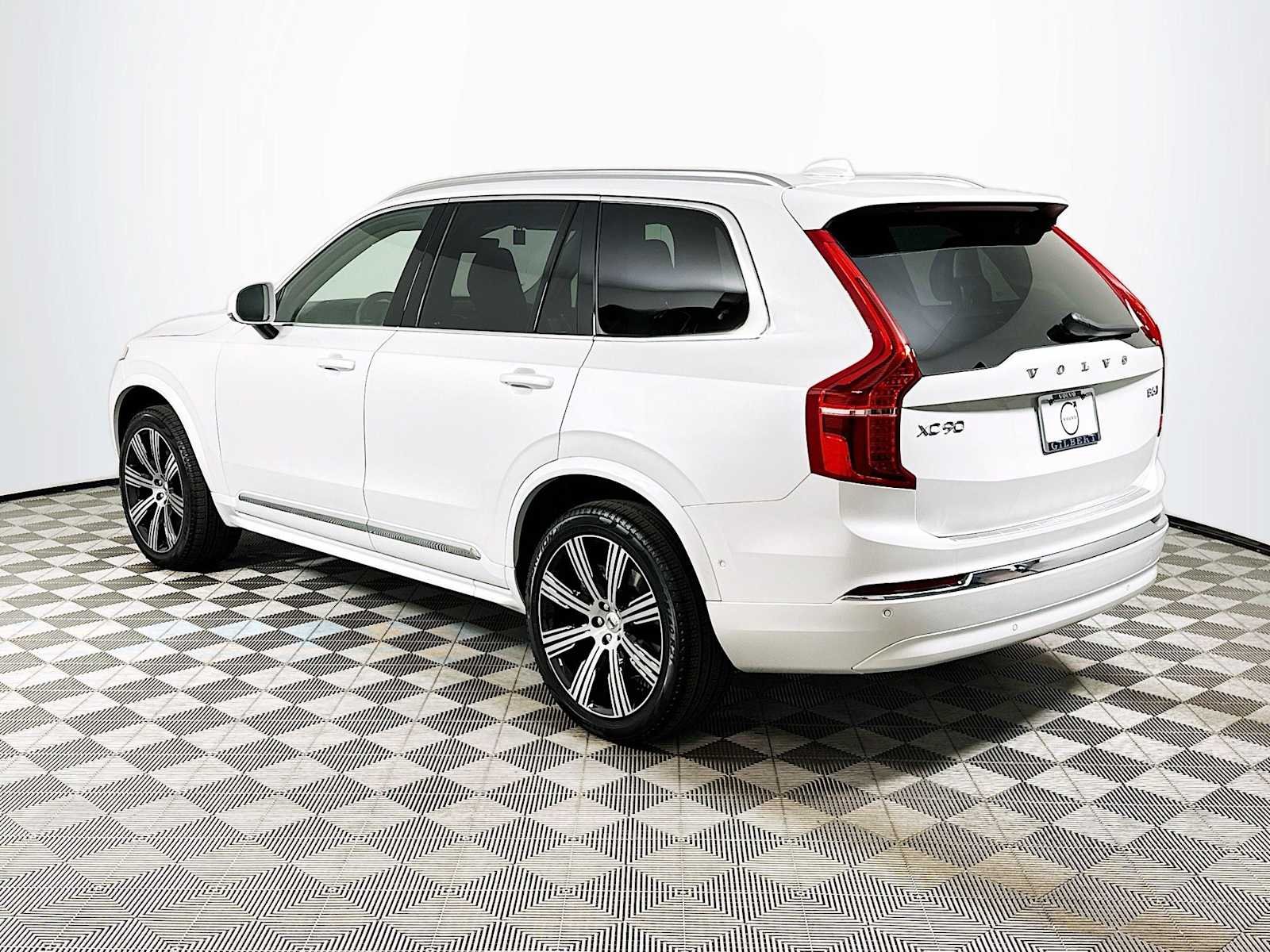 Certified Used 2025 Crystal White Volvo Plus image 4