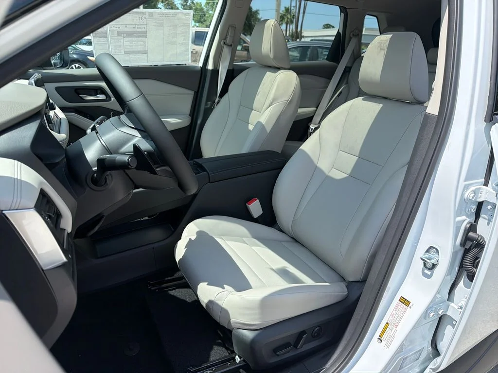 New 2026 Everest White Pearl TriCoat Nissan Dark Armor™ image 31