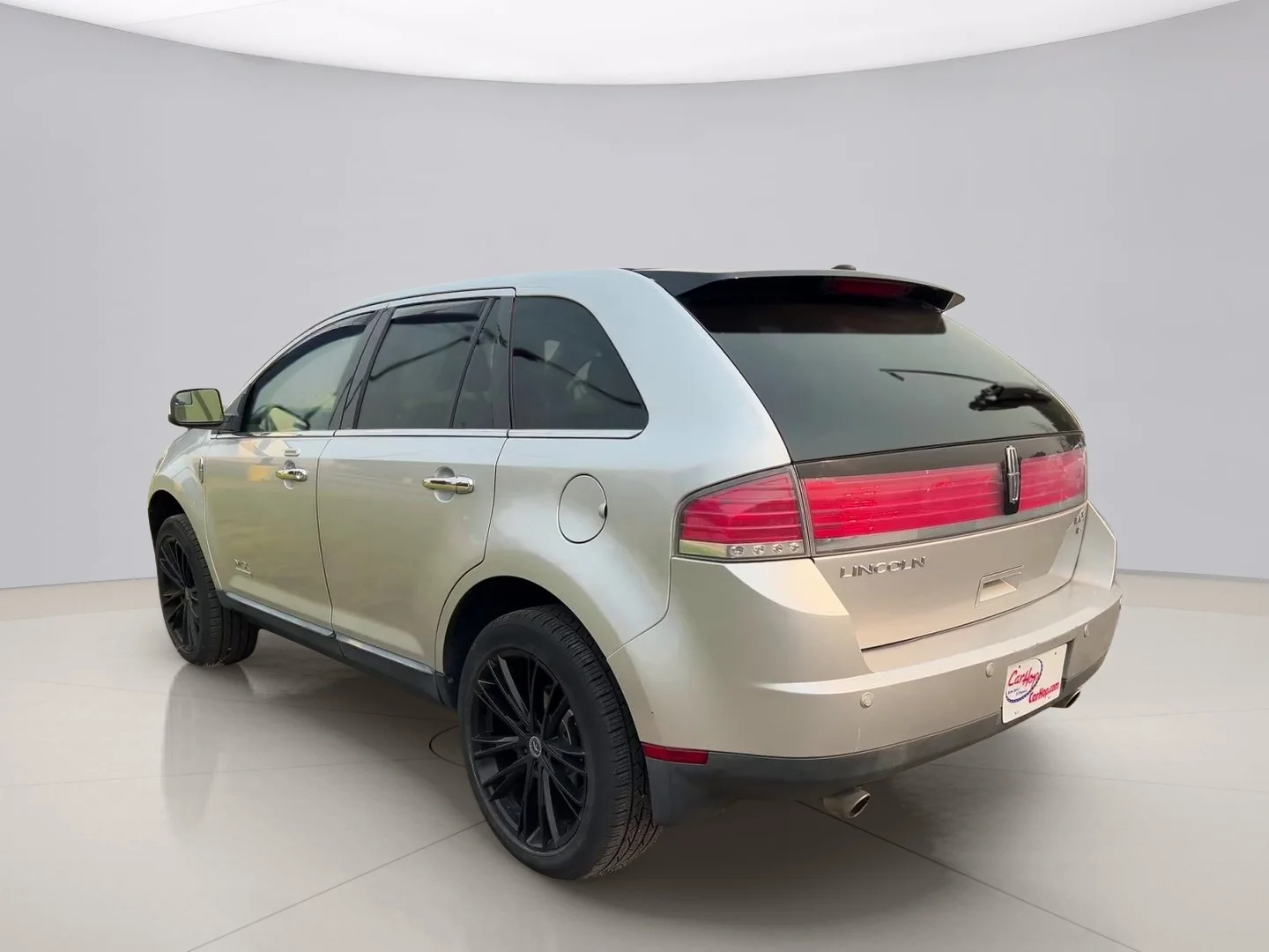 Used 2010 Silver Lincoln AWD image 3