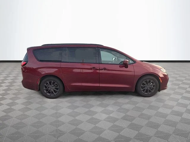 Used 2021 Red Chrysler Touring L image 5