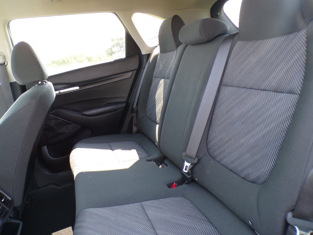 Used 2026 Snow White Pearl Kia LX image 11