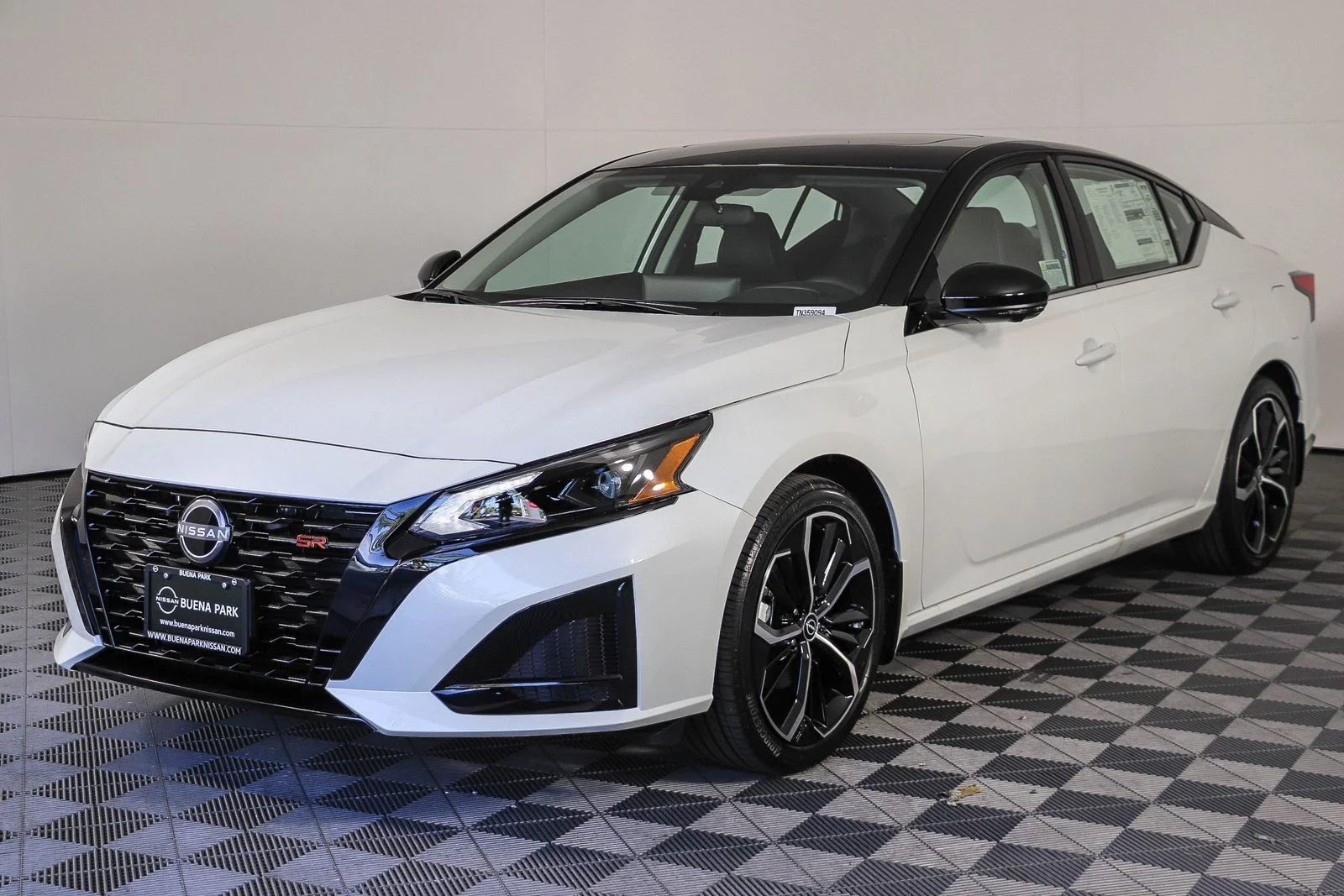 New 2026 Pearl White TriCoat / Super Black Two-tone Nissan SR image 3