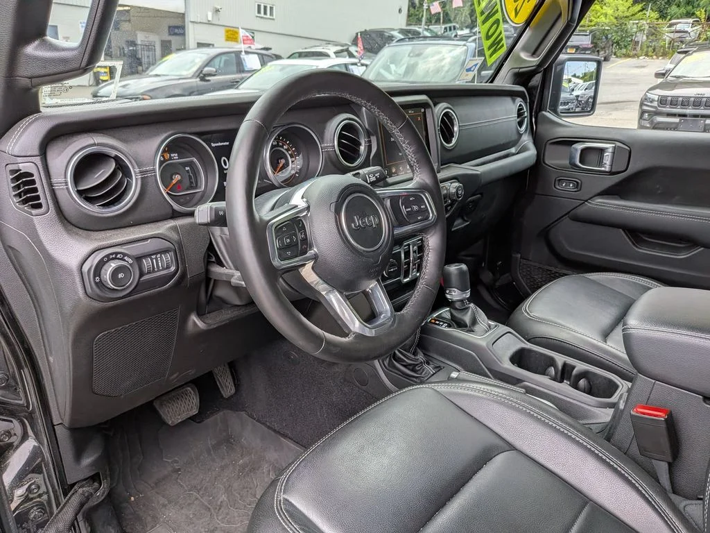 Used 2022 Black Jeep Unlimited Sahara image 13