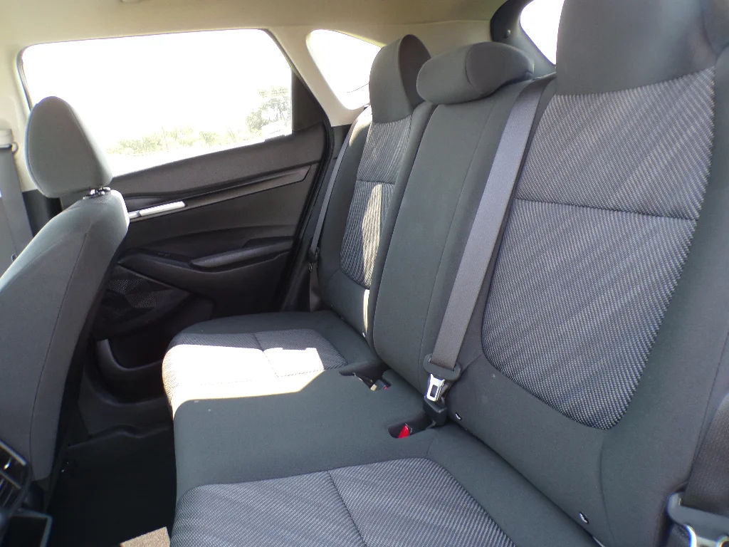 Used 2026 Snow White Pearl Kia LX image 11