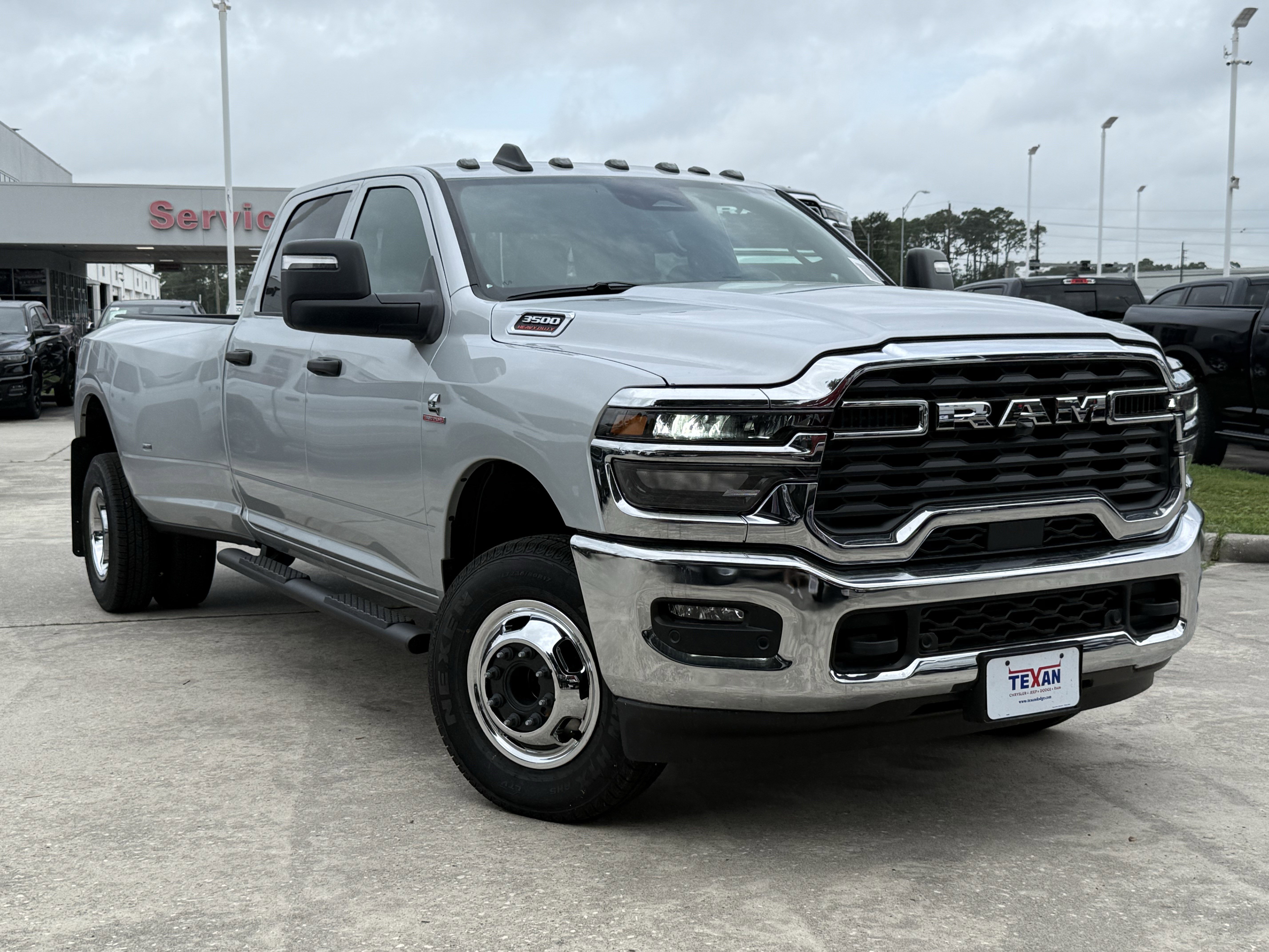 New 2026 Silver-Zynith Exterior Paint RAM Tradesman image 2
