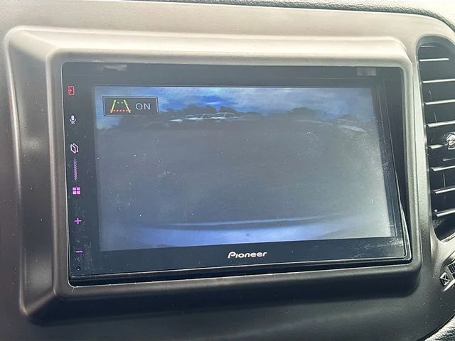Used 2021 Silver Jeep Latitude image 12
