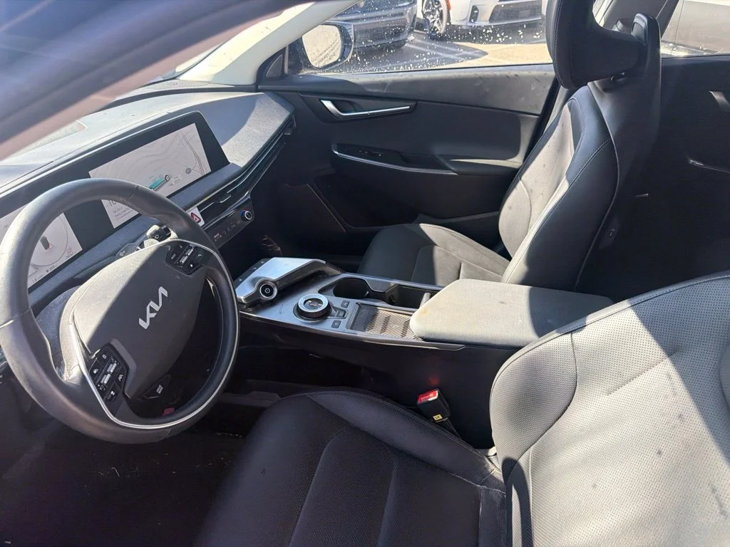 Used 2023 Blue Kia Wind image 10
