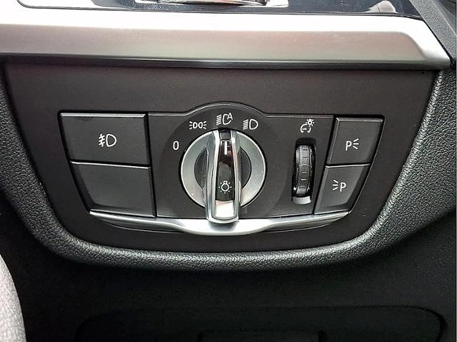 Used 2019  BMW xDrive30i image 23