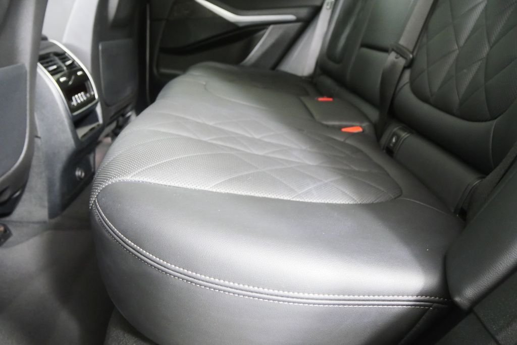 Used 2023 Mineral White Metallic BMW sDrive40i image 13