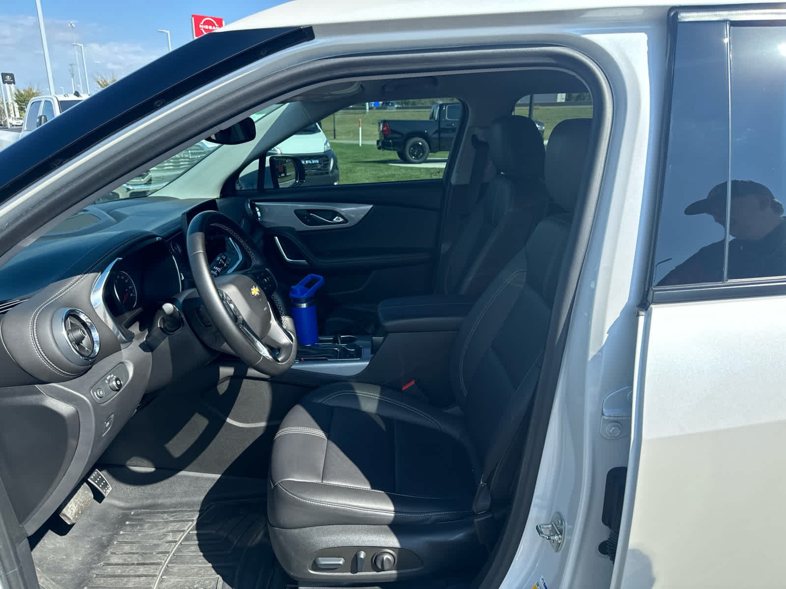 Used 2023 Iridescent Pearl Tricoat Chevrolet LT image 9