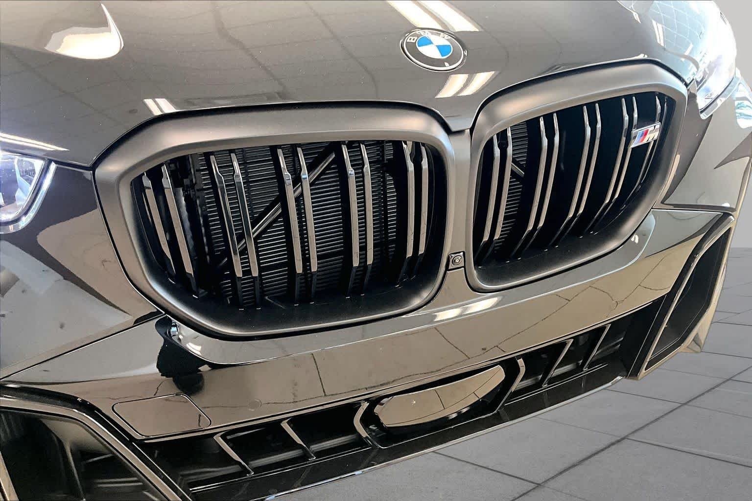Used 2026 Black Sapphire Metallic BMW M60i image 29
