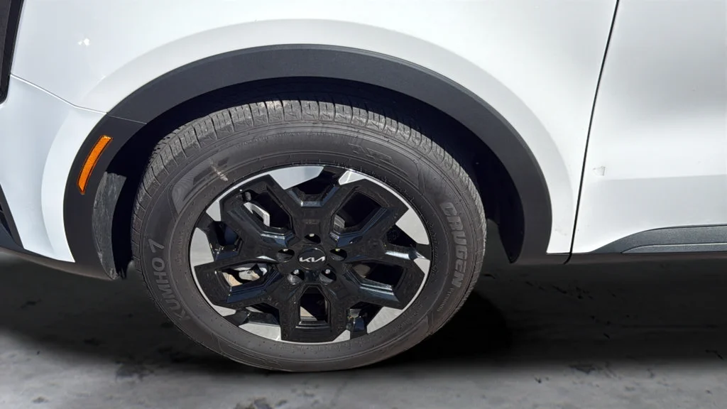 2025 Kia Sorento S - Photo 29