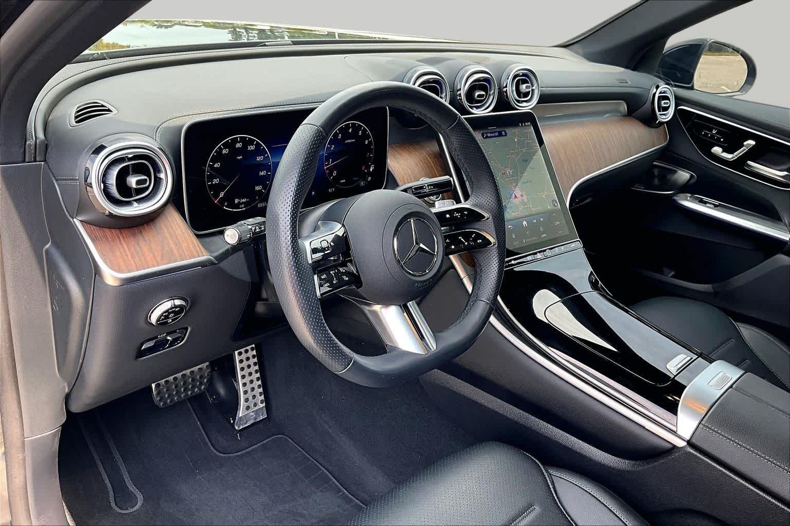 Used 2025 Graphite Grey Metallic Mercedes-Benz GLC 300 image 18