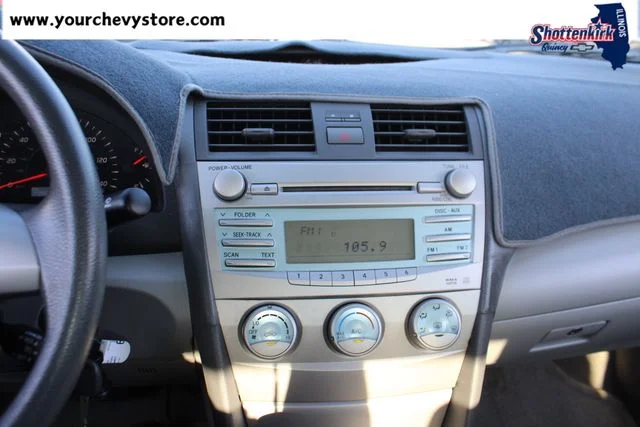 Used 2009 Silver Toyota LE image 26