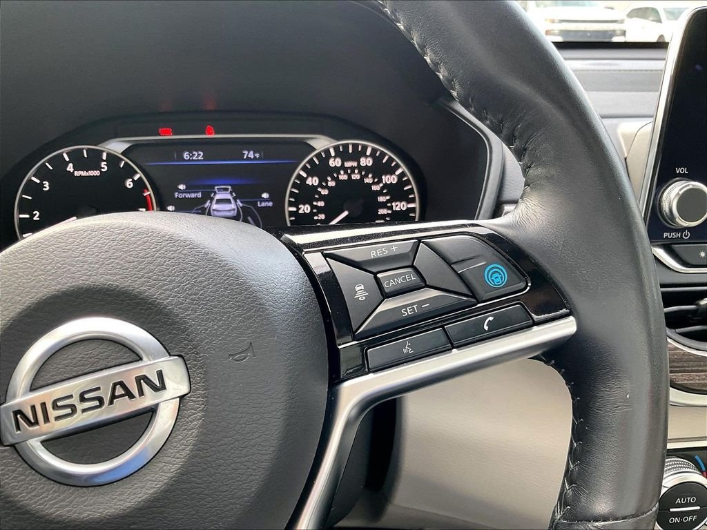 Used 2019 White Nissan 2.5 SL image 24