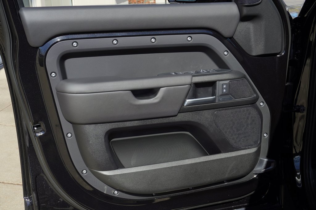 New 2026 Santorini Black Land Rover V8 image 10