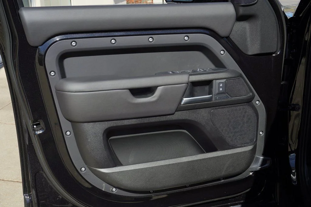 New 2026 Santorini Black Land Rover V8 image 11