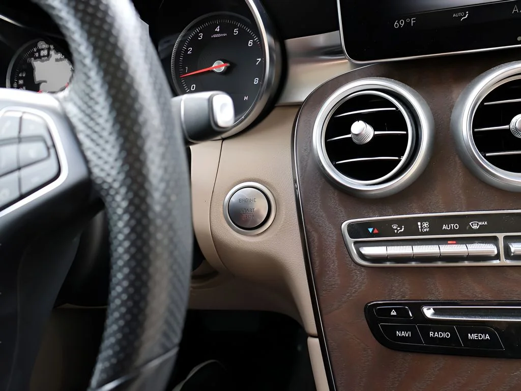 Used 2018 Diamond Silver Metallic Mercedes-Benz GLC 300 image 28