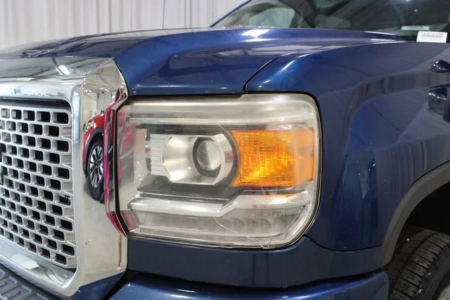 Used 2015 Blue GMC Denali image 33